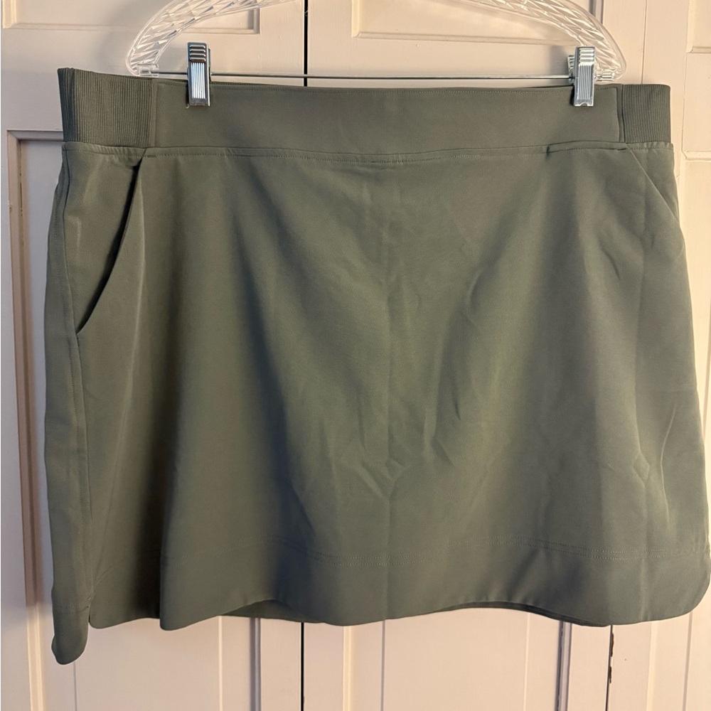 32 Degrees Women's Skort in cactus green XXL